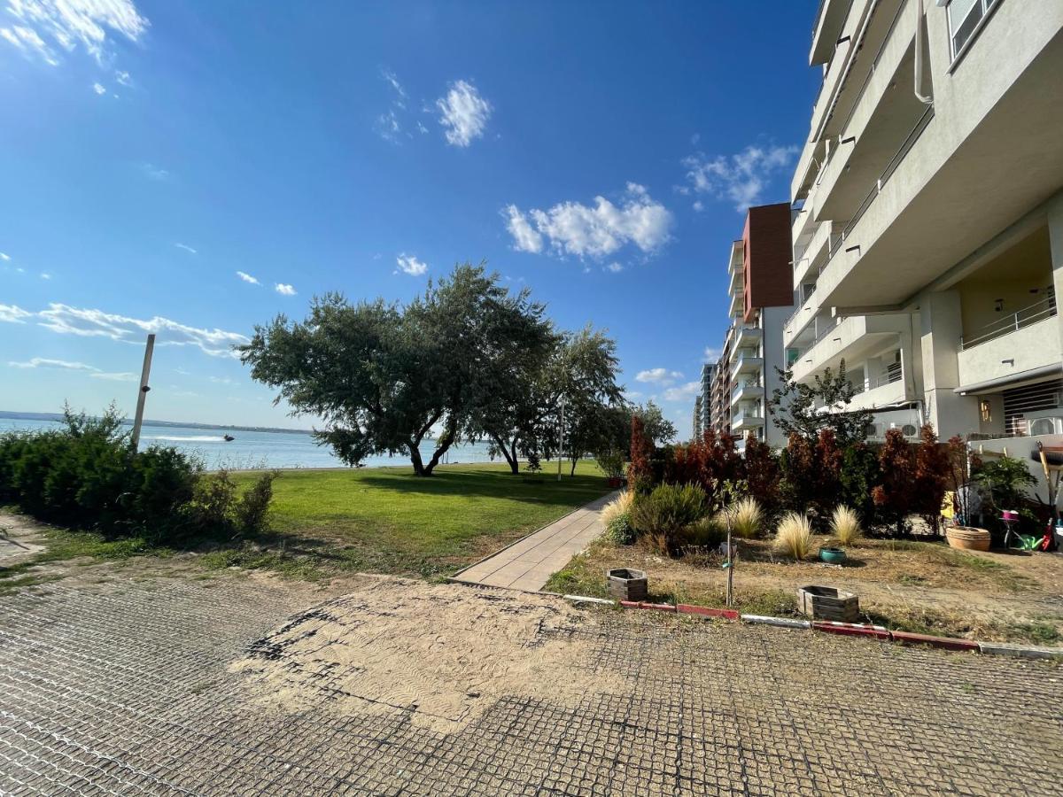 Delize Rent Mamaia Apartment Bagian luar foto